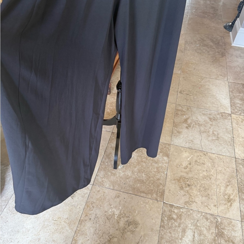 LULU’s ladies, black sleeveless jumpsuit, zip up back flowy wide leg medium - Picture 6 of 12